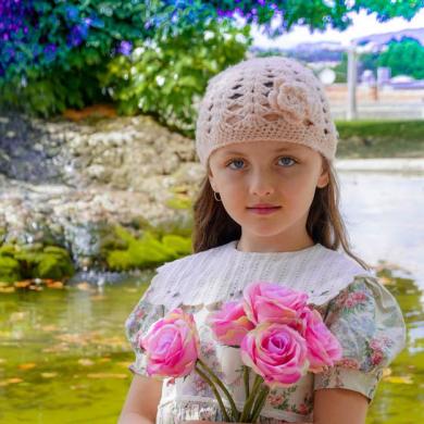 seance photo fille enfant avec bouquet de fleur