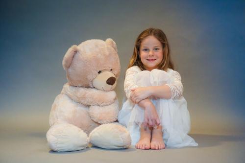 seance photo fille enfant avec ours en peluche